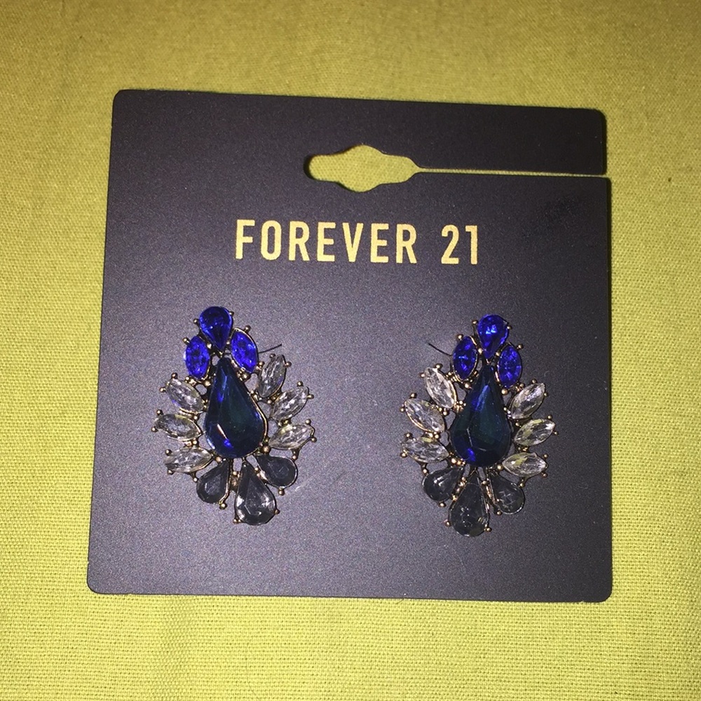 Blue sapphire with gray & crystal stones earrings